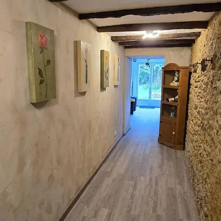 Accesible Countryside Retreat With Private Garden And Modern Facilities Gasthuis Chassenon