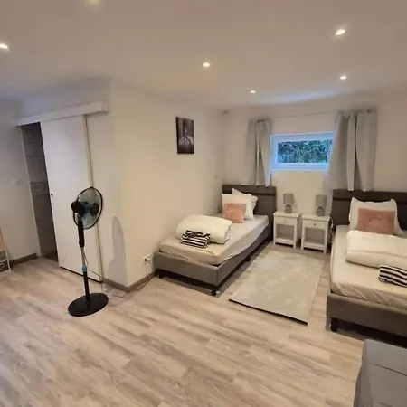 Accesible Countryside Retreat With Private Garden And Modern Facilities Pensjonat