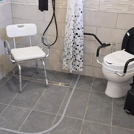 Accesible Countryside Retreat With Private Garden And Modern Facilities Chassenon