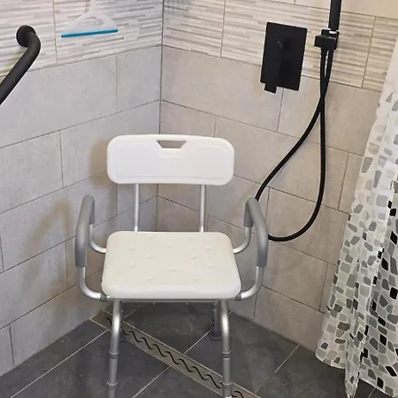 Accesible Countryside Retreat With Private Garden And Modern Facilities