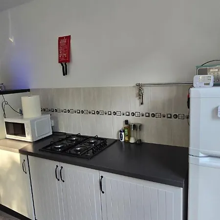 Gasthuis Accesible Countryside Retreat With Private Garden And Modern Facilities 4*
