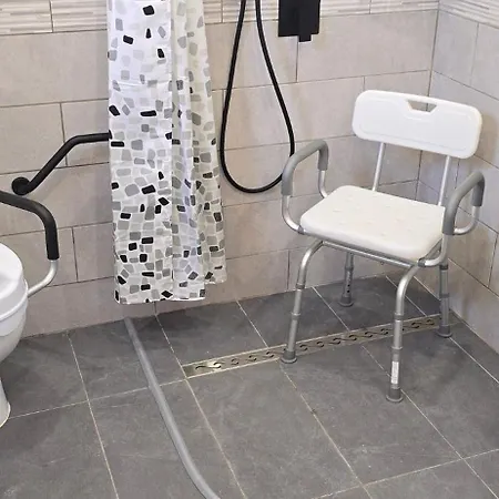 Accesible Countryside Retreat With Private Garden And Modern Facilities Pensjonat Chassenon