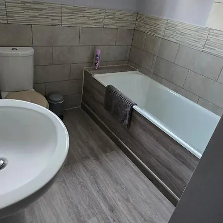 Accesible Countryside Retreat With Private Garden And Modern Facilities 4*