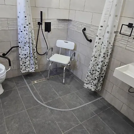 Accesible Countryside Retreat With Private Garden And Modern Facilities 4* Chassenon