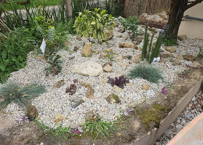 Accesible Countryside Retreat With Private Garden And Modern Facilities 4* Chassenon