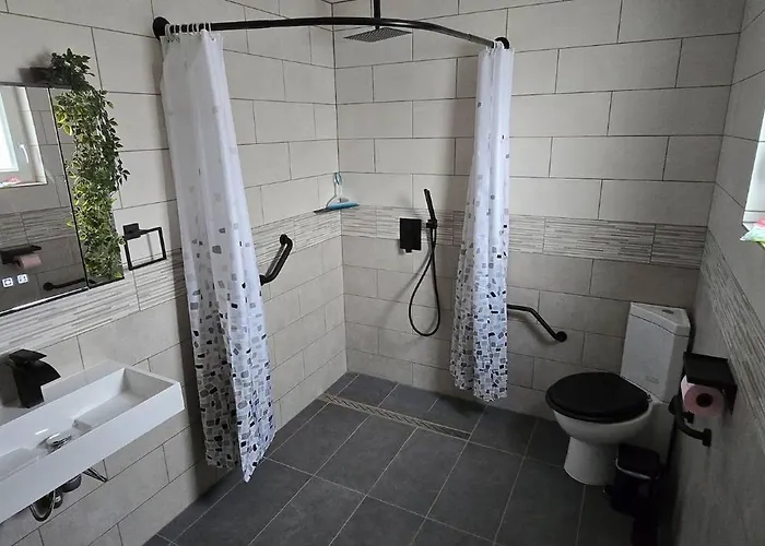 Accesible Countryside Retreat With Private Garden And Modern Facilities Gæstehus Chassenon