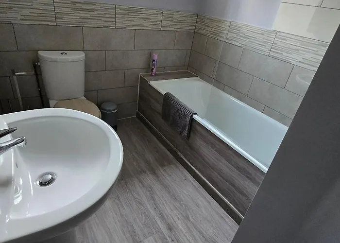 Accesible Countryside Retreat With Private Garden And Modern Facilities 4*